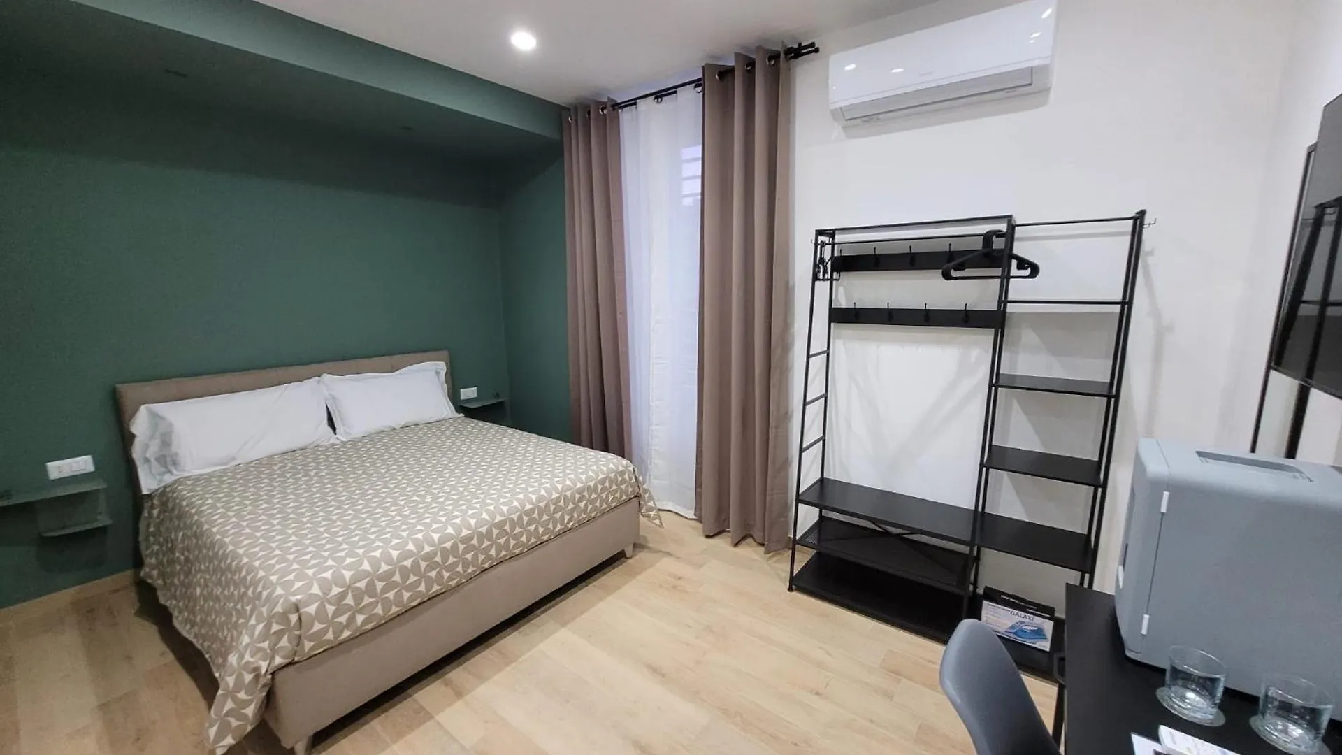 Engi Rooms - Marino Naples 0*,  Italy